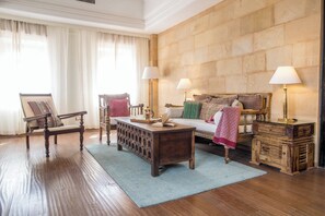 Signature suite | Living area