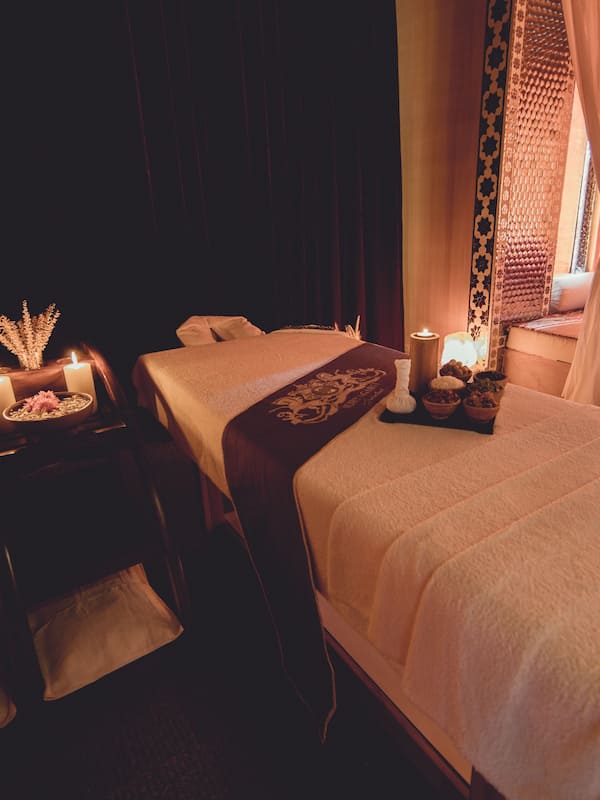 Couples treatment rooms, body treatments, aromatherapy, body wraps