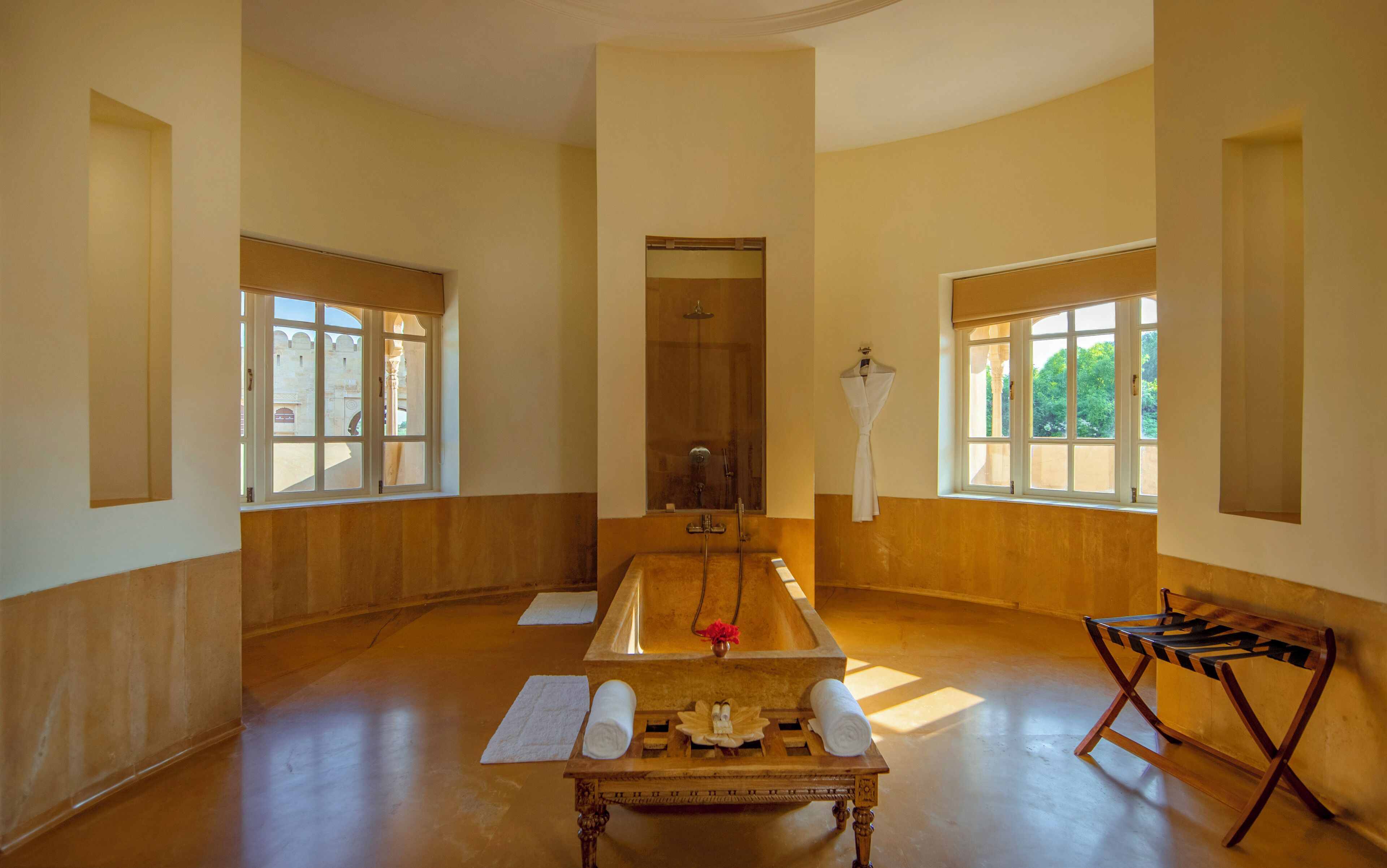 标准房, 1 张特大床 | 浴室 | 大花洒淋浴喷头、免费洗浴用品、吹风机、浴袍