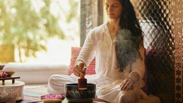 Couples treatment rooms, body treatments, aromatherapy, body wraps