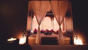 Couples treatment rooms, body treatments, aromatherapy, body wraps