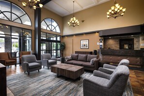 Lobby - Best Western Plus Kamloops Hotel (Kamloops)