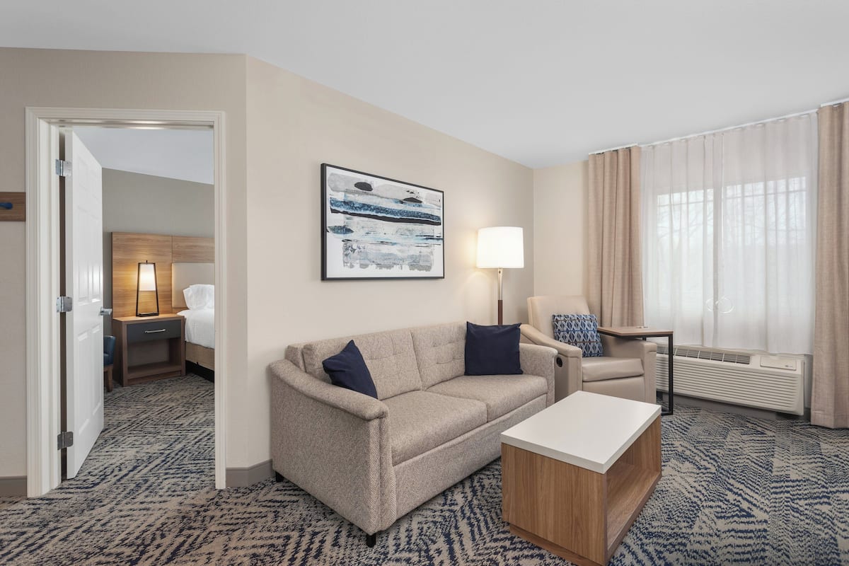 Suite, 1 Bedroom, Kitchen (Living and Dining Area) | Hypo-allergenic bedding, pillow-top beds, in-room safe, desk