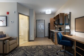 Caja de seguridad en la habitación, escritorio y cortinas blackout