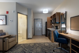 Caja de seguridad en la habitación, escritorio y cortinas blackout