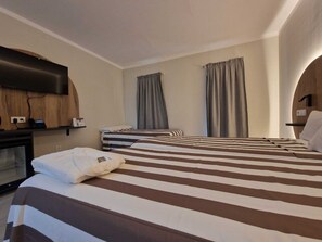 Phòng 3 cơ bản | Bộ đồ giường cao cấp, minibar, két bảo mật tại phòng, bàn