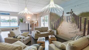 Coin salon dans le hall