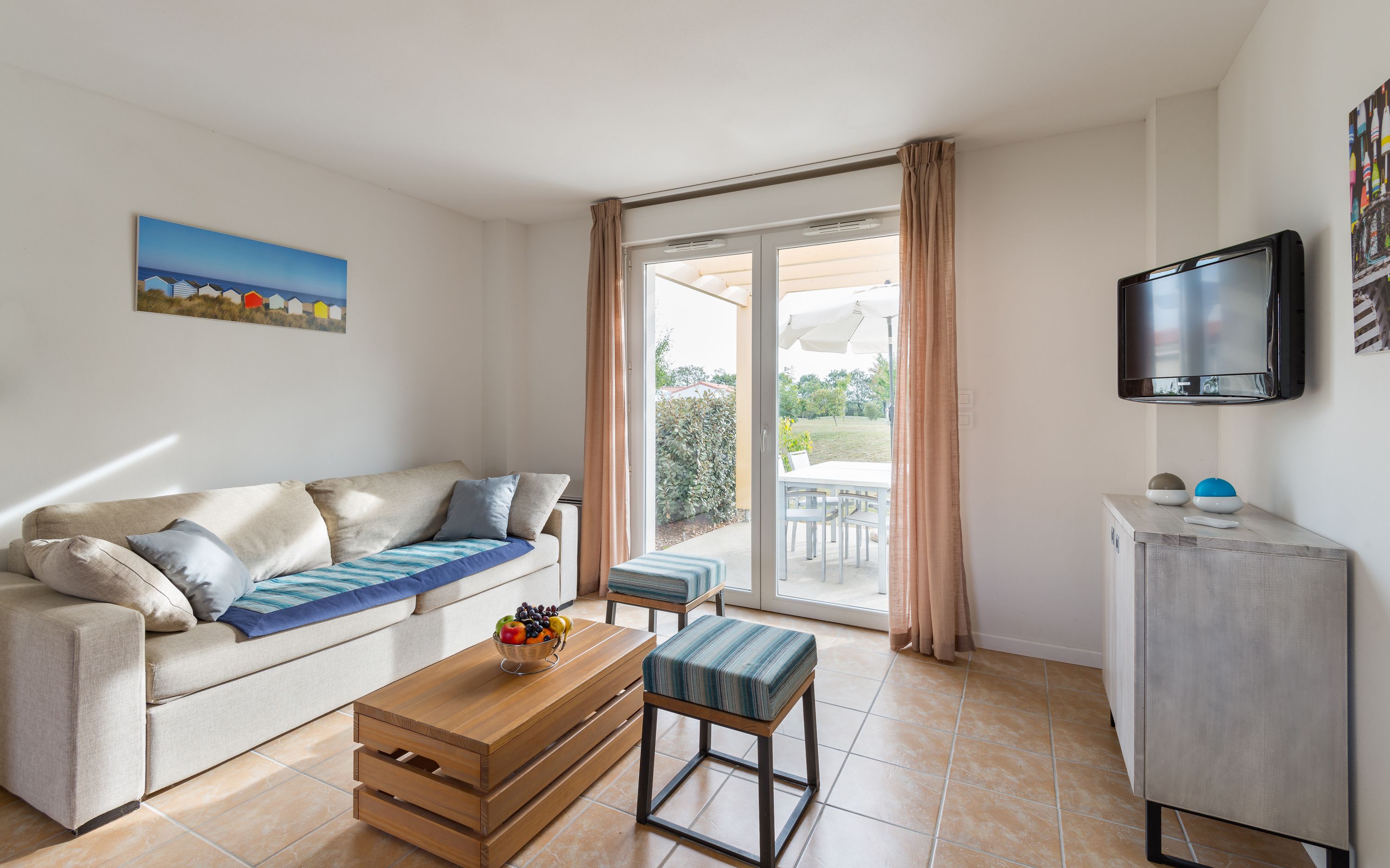 TV a schermo piatto 40 cm con canali digitali, TV, tavolo da ping pong