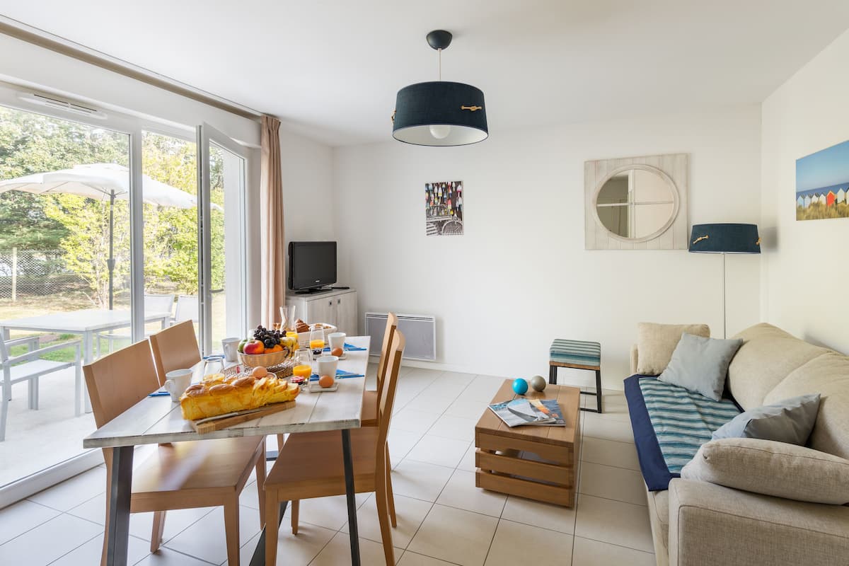 Casa-vacanza per 4 | Soggiorno | TV a schermo piatto 40 cm con canali digitali, TV, tavolo da ping pong