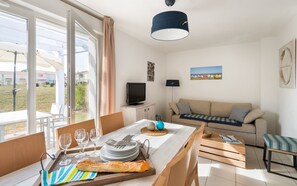40-cm flat-screen TV with digital channels, TV, table tennis - Résidence Lagrange Vacances Le Village de la Mer (Talmont-Saint-Hilaire)