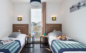 Blackout curtains, cots/infant beds - Résidence Lagrange Vacances Le Village de la Mer (Talmont-Saint-Hilaire)