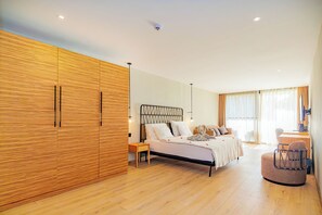 1 bedroom, in-room safe, desk, bed sheets