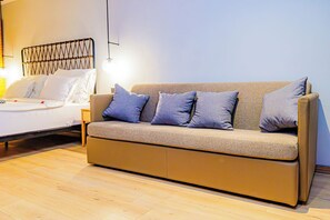 In-room safe, desk, bed sheets - Kombo Beach Resort (Serrekunda)