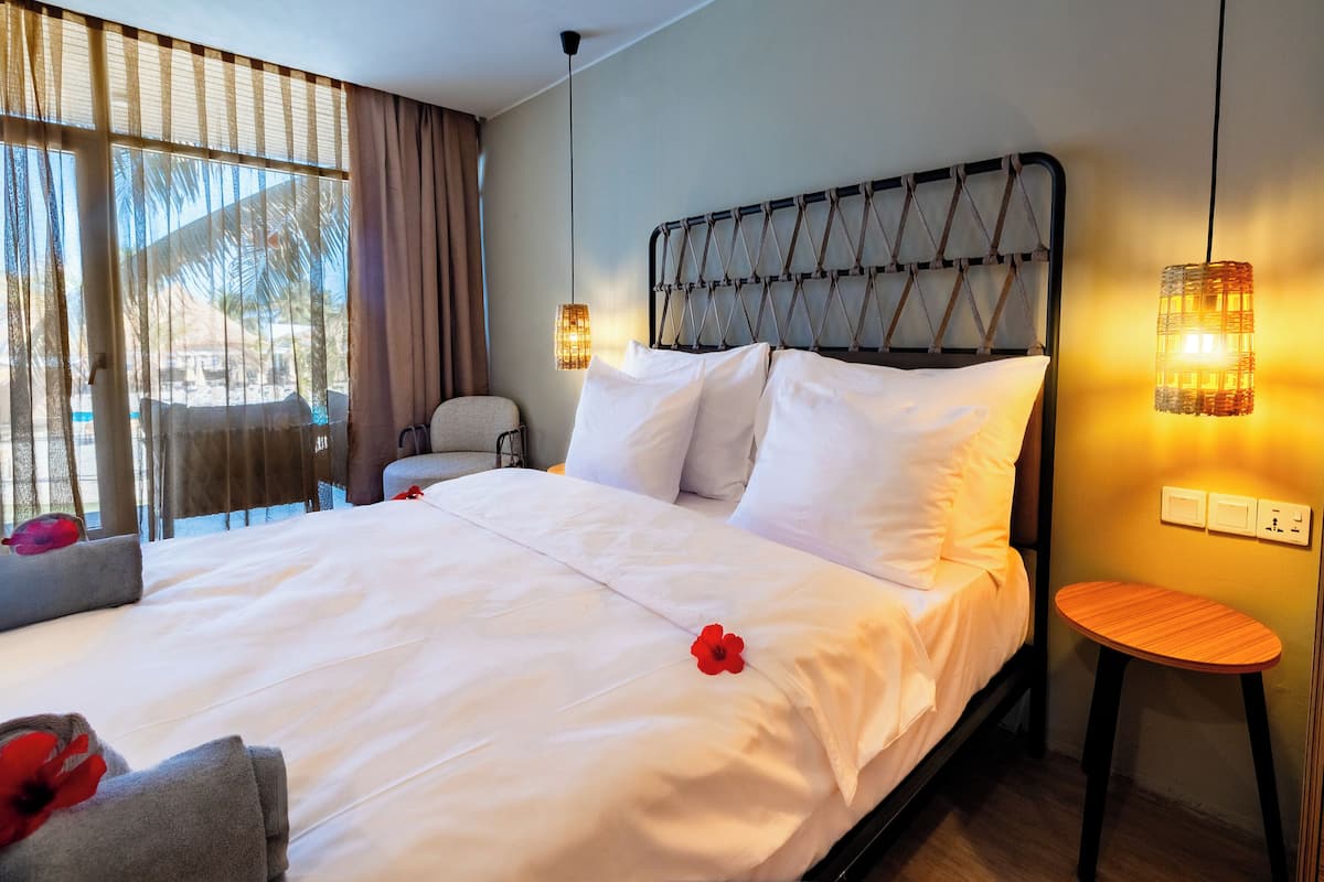 1 bedroom, in-room safe, desk, bed sheets