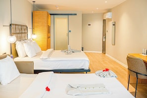 1 bedroom, in-room safe, desk, bed sheets