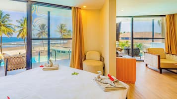 In-room safe, desk, bed sheets