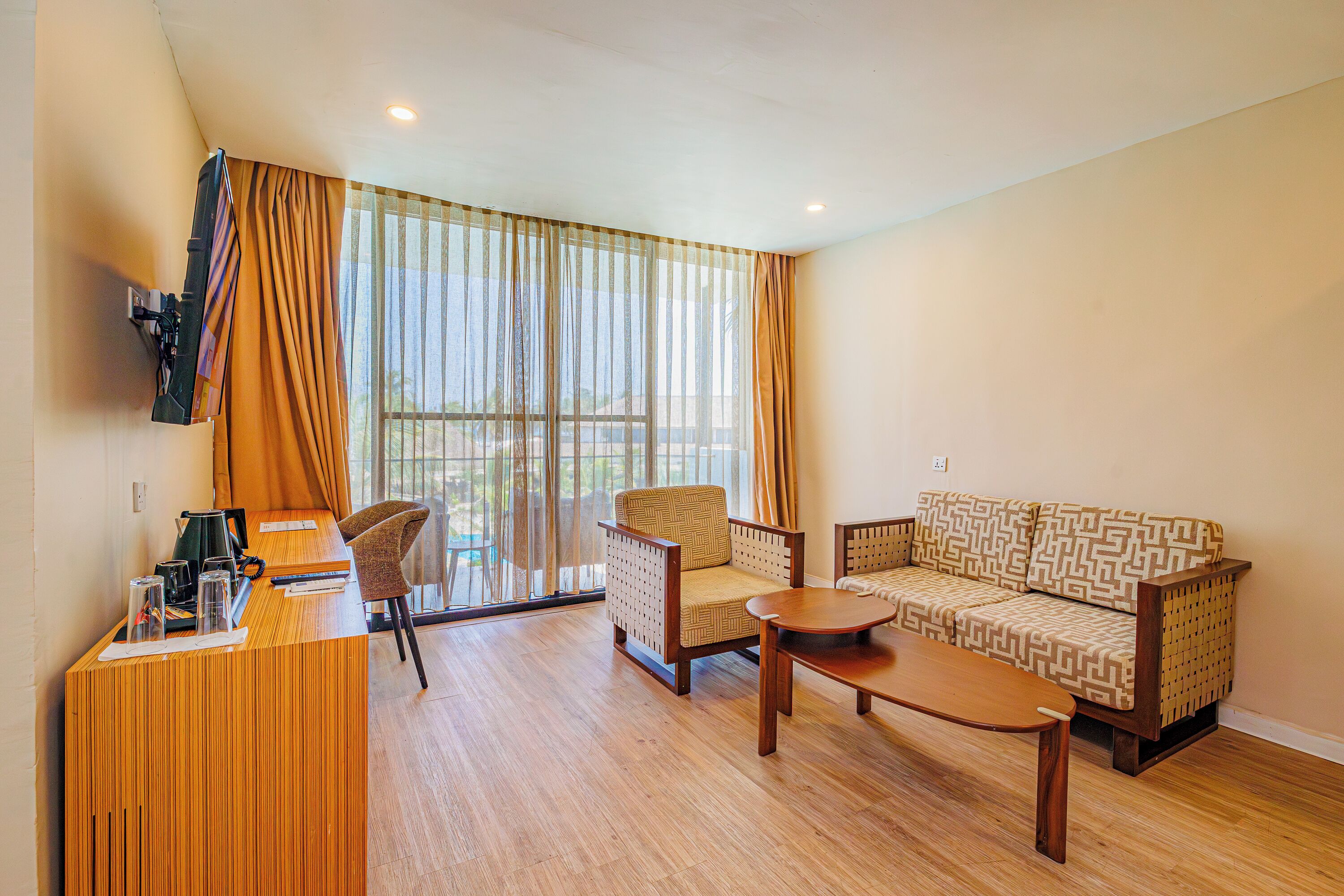 Suite – premium, havutsikt | Oppholdsområde | Flatskjerm-TV