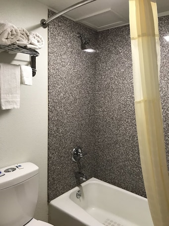 Standard Room, 2 Queen Beds | Bathroom. Best Budget Inn - Abilene