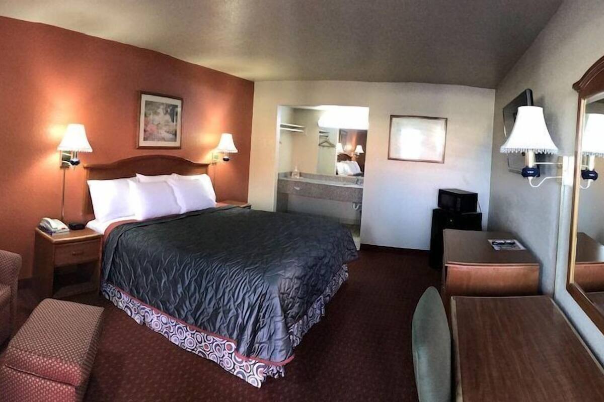 Premium bedding, WiFi (free), bed sheets
