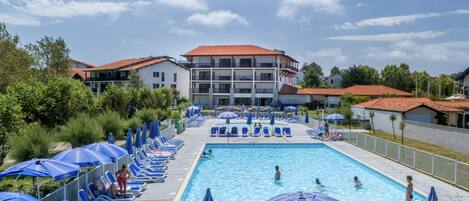 屋外プール、サンラウンジャー