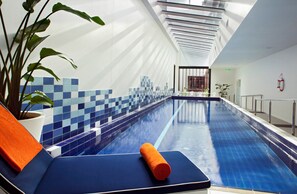 Indoor pool, open 5:00 AM to 10:00 PM, pool loungers - Citadines on Bourke Melbourne (Melbourne)