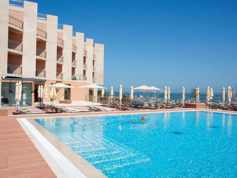 Outdoor pool, pool umbrellas, sun loungers