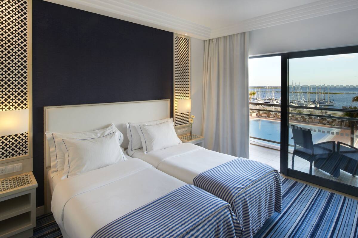 Premium bedding, minibar, in-room safe, desk