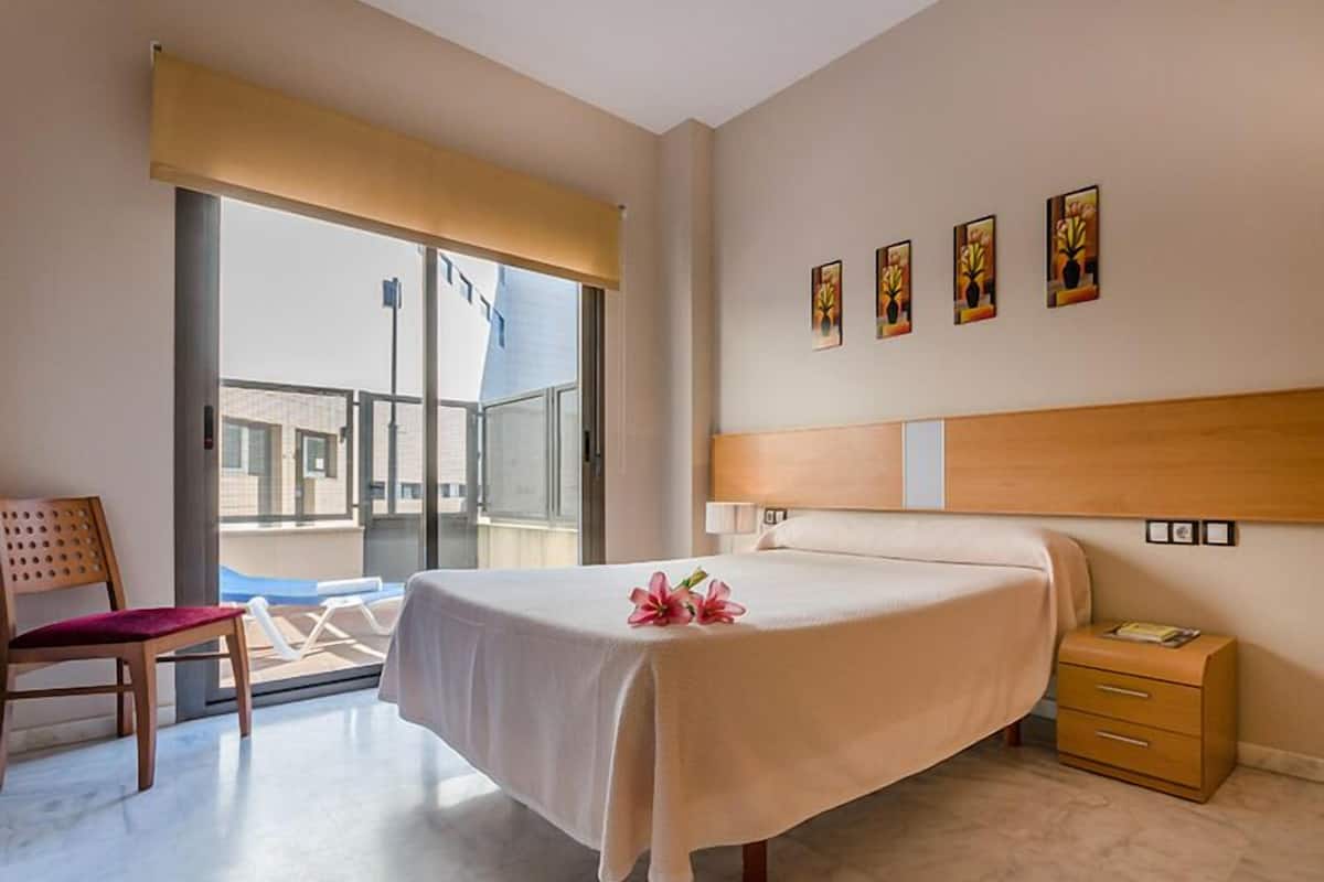 One Room Studio Single Use | Cribs/infant beds, rollaway beds, free WiFi