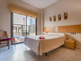 One Room Studio Single Use | Cribs/infant beds, rollaway beds, free WiFi