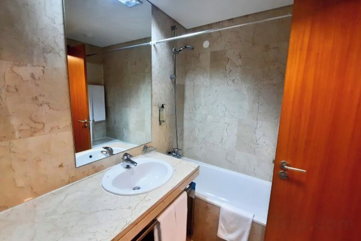 Baño | Tina, amenidades de baño ecológicas, secadora de cabello, bidet 
