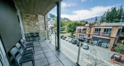 Nomads Queenstown Backpackers