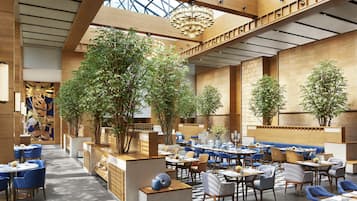 3 restaurantes; se sirven desayunos