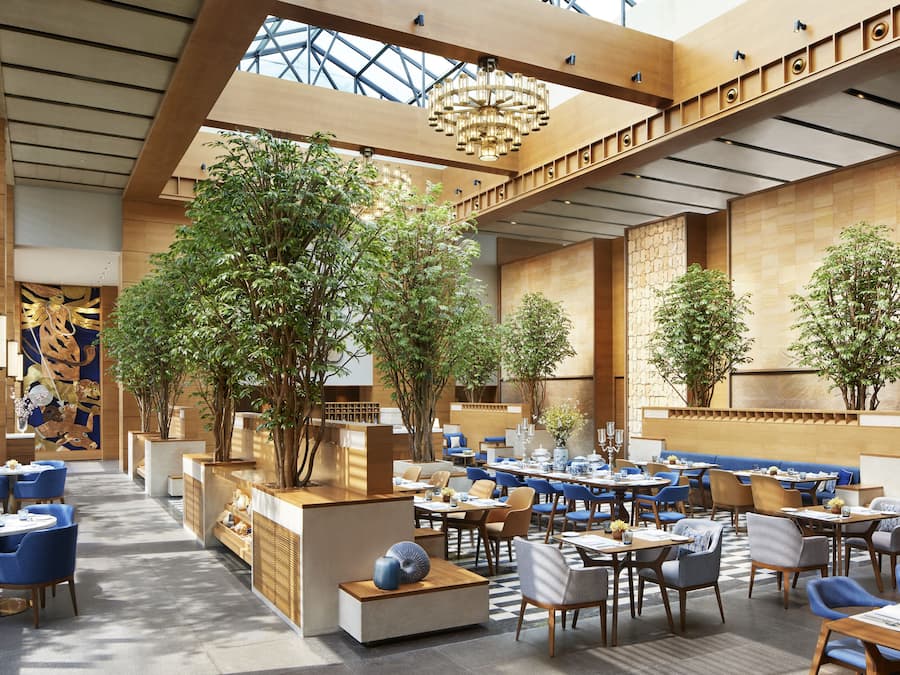 3 restaurants, breakfast served