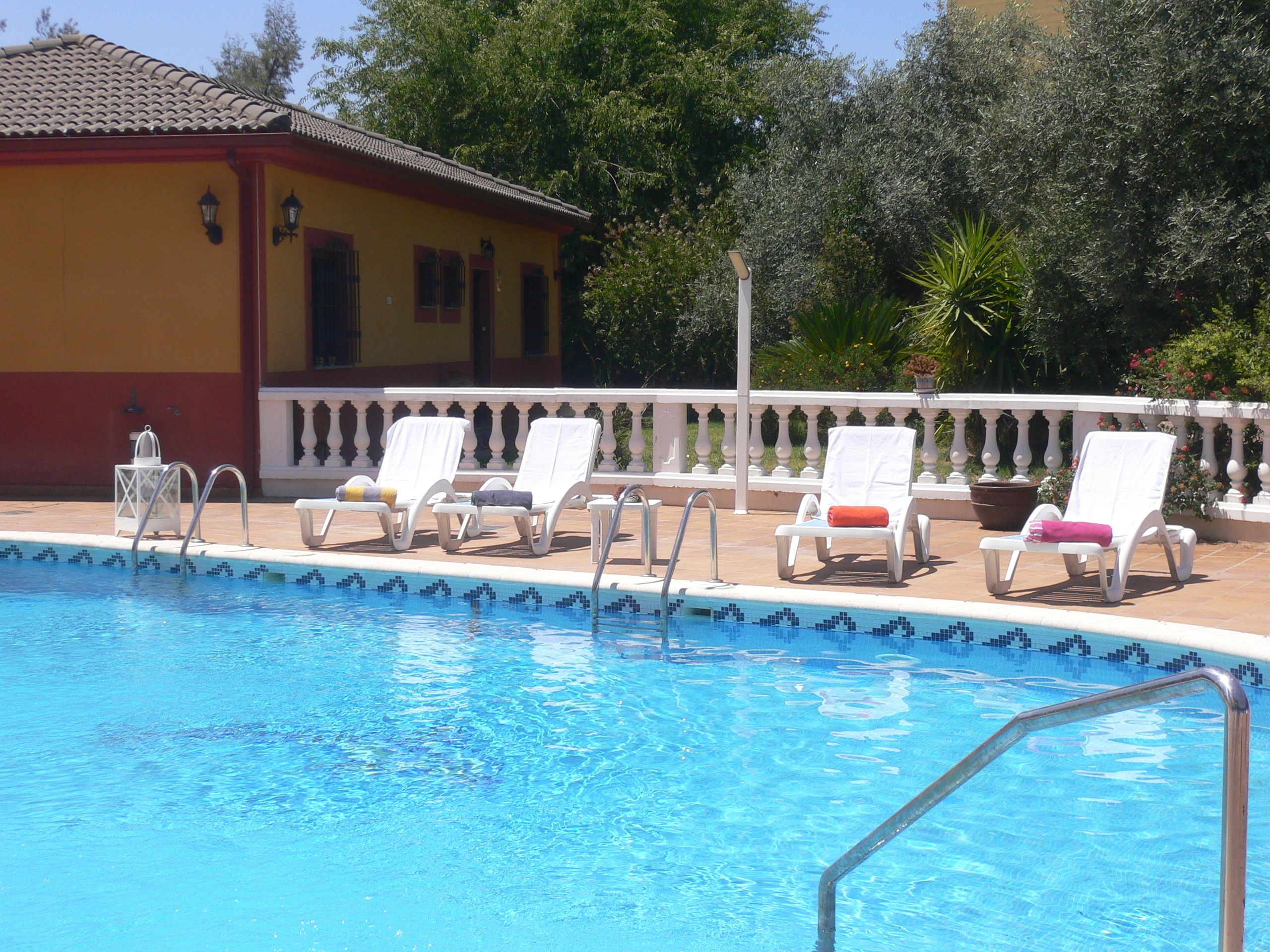 Außenpool, geöffnet von 09:00 Uhr bis 21:30 Uhr, Liegestühle
