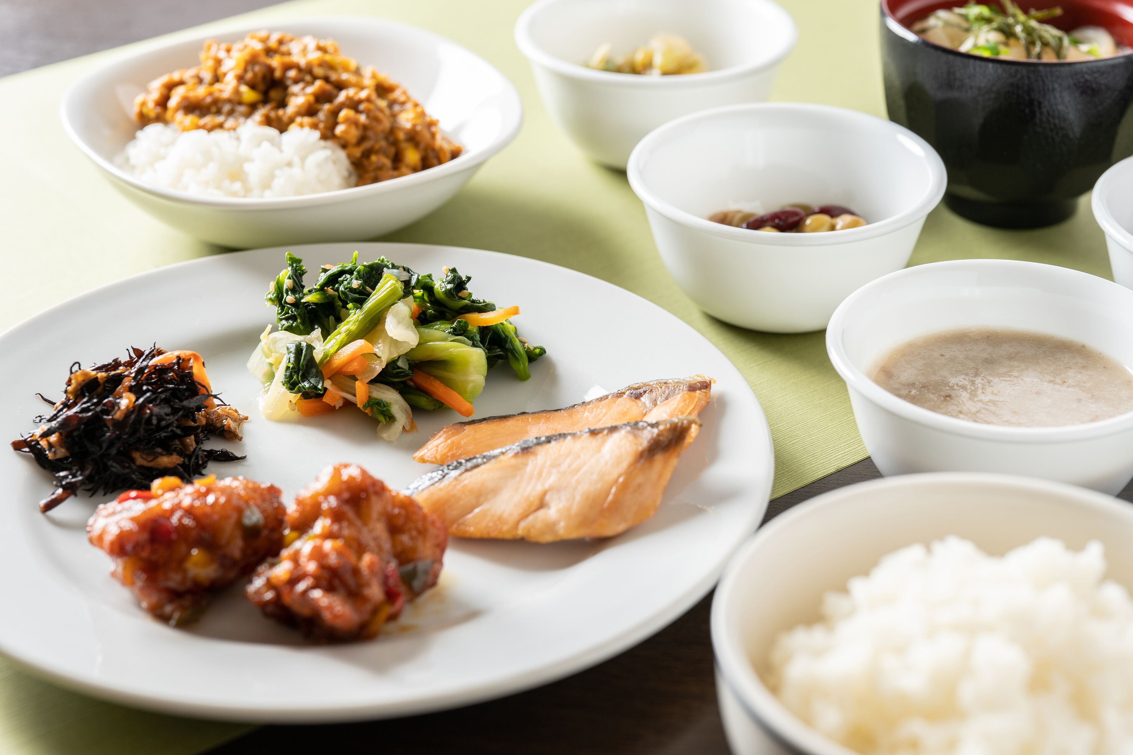 daily buffet breakfast (jpy 1500 per person)