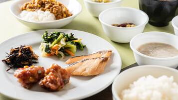 Daily buffet breakfast (JPY 1500 per person)