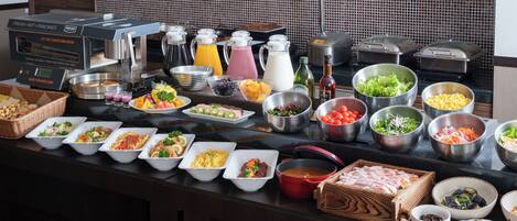 Daily buffet breakfast (JPY 1800 per person)