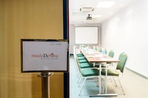 Meeting facility - Apartamenty Zgoda Warszawa by Desilva (Warsaw)