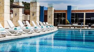 Kolam renang outdoor