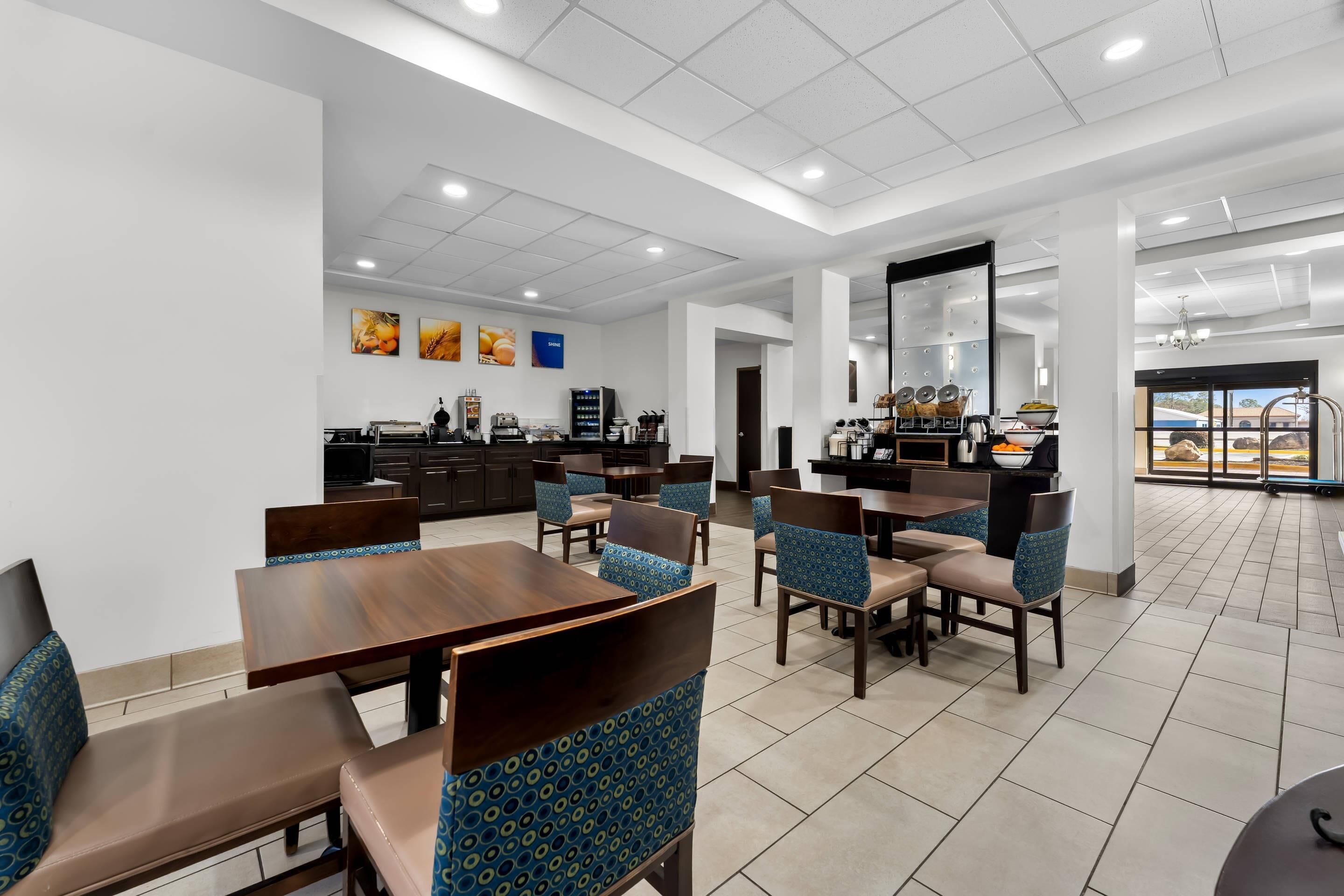 含每日吃到飽早餐