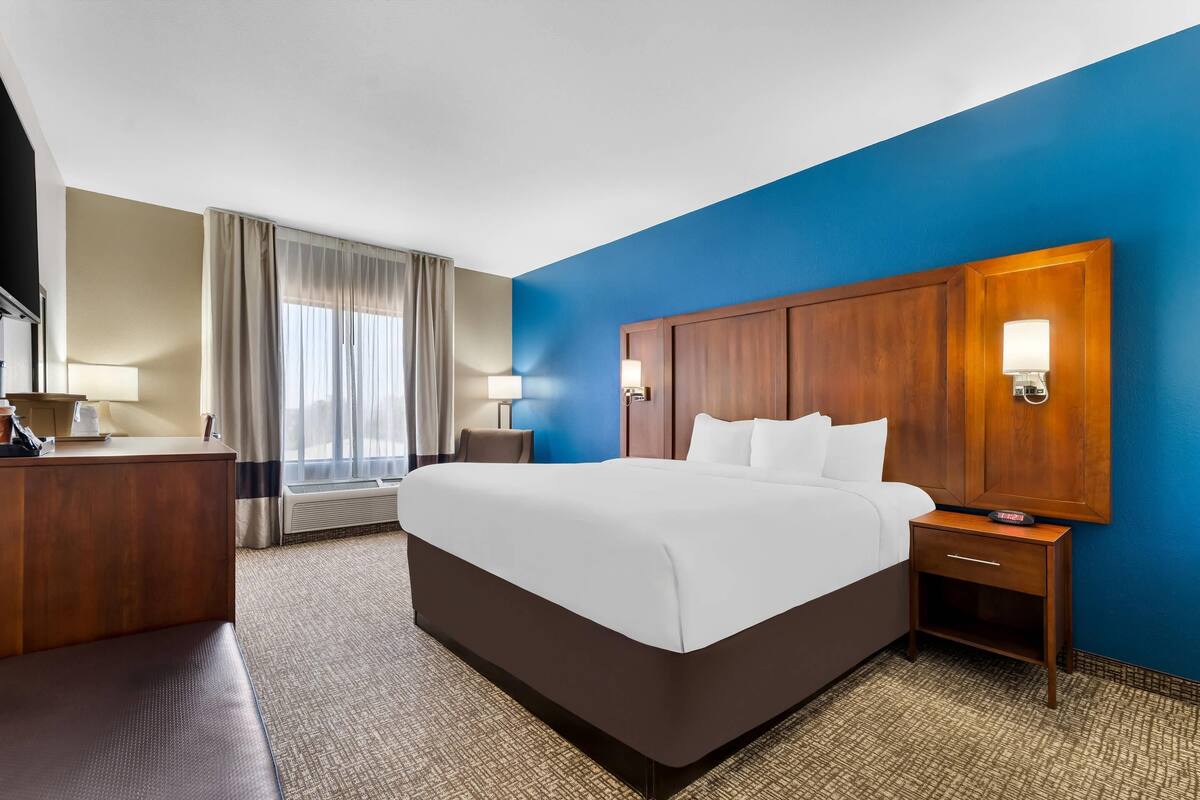 egyptian cotton sheets, premium bedding, pillow-top beds, desk