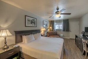 經典客房, 1 張特大雙人床 | 1 間睡房、防敏寢具、書桌、手提電腦工作空間