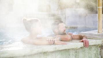 15 outdoor pools, pool cabanas (surcharge), pool umbrellas
