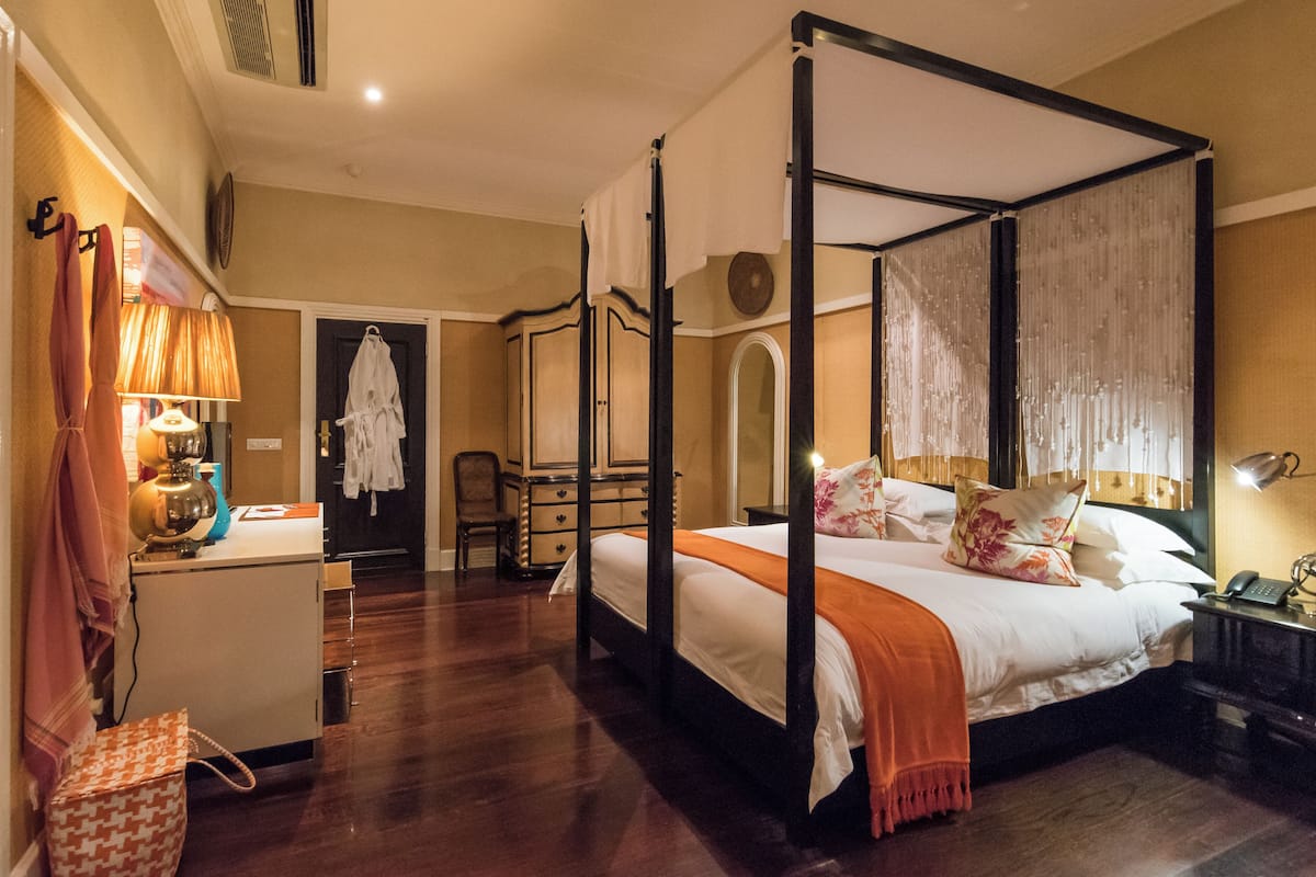 Standard Room (Xhosa Room) | Free minibar, in-room safe, individually decorated, iron/ironing board