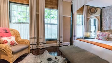 Standaard kamer (Zulu Room) | Een gratis minibar, een kluis op de kamer, individueel gedecoreerd