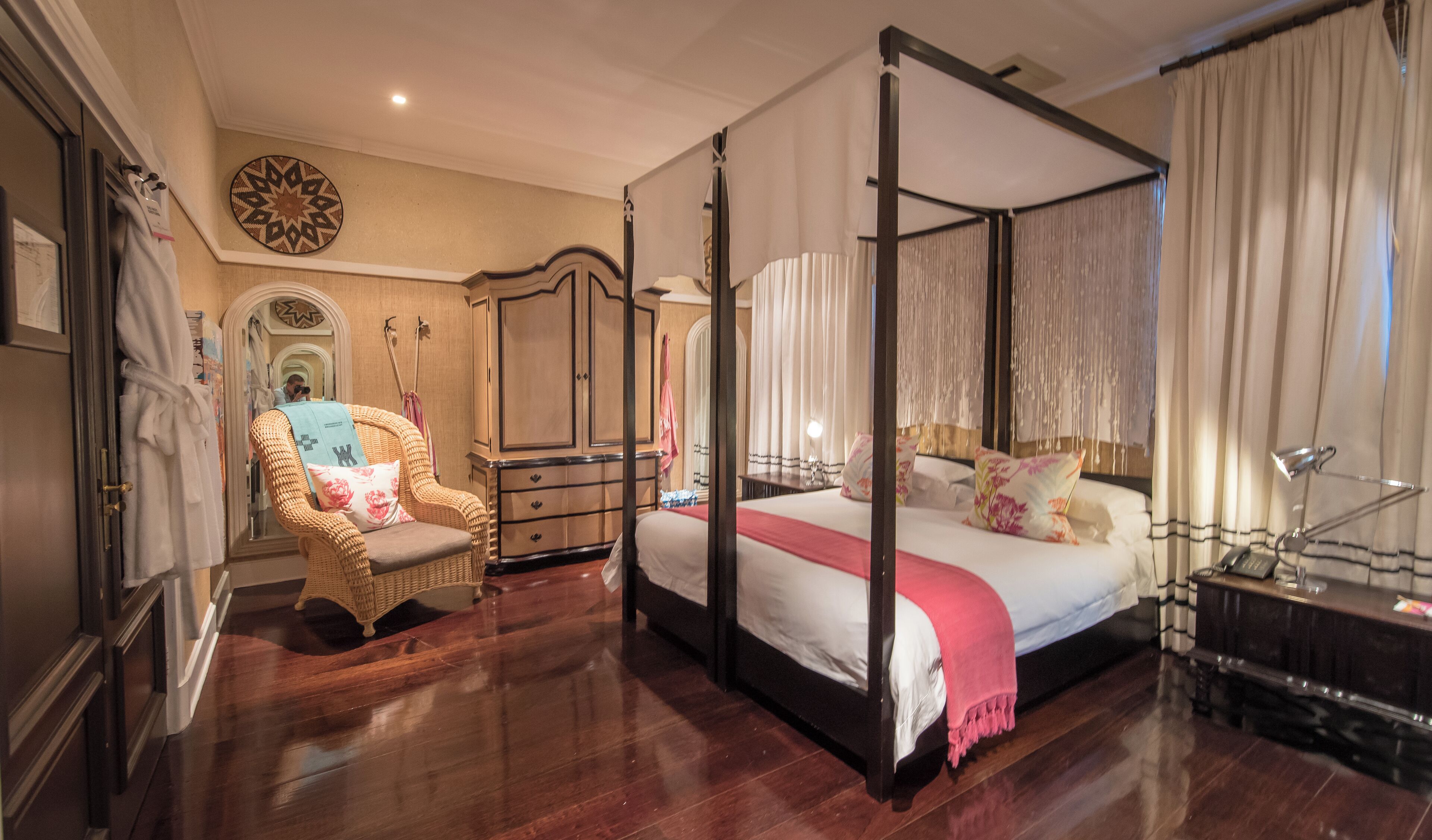 Minibar con snack e bevande gratuite, una cassaforte in camera