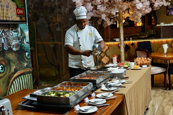 Free daily buffet breakfast