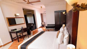 Suite ejecutiva | Ropa de cama de alta calidad, colchones Select Comfort, minibar