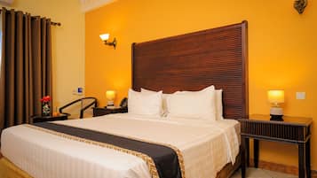 Deluxe Room, 1 Queen Bed | Premium bedding, Select Comfort beds, minibar, in-room safe