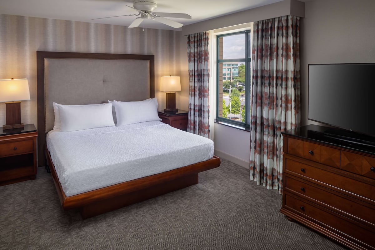 1 bedroom, hypo-allergenic bedding, in-room safe, laptop workspace